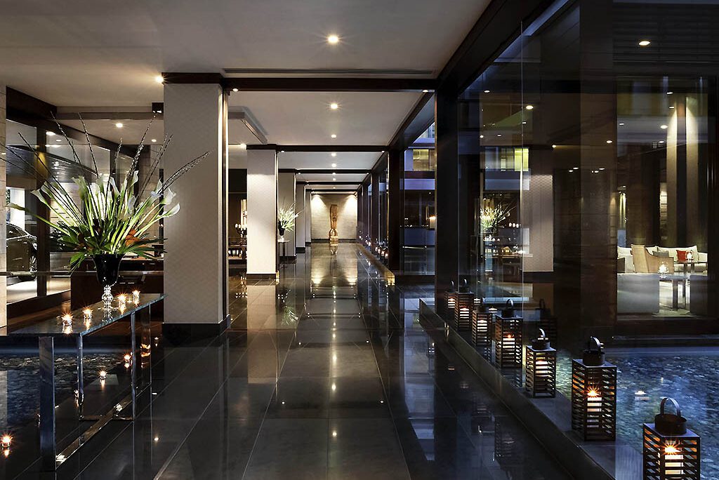 Waterfront luxury opens in 2007