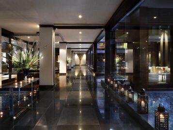 Waterfront luxury opens in 2007